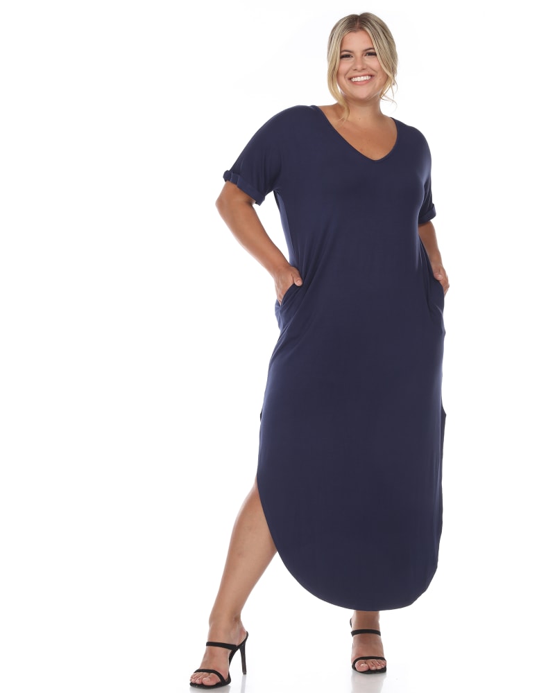 Front of a model wearing a size 3X Short Sleeve V-neck Maxi Dress in Navy by White Mark. | dia_product_style_image_id:246666